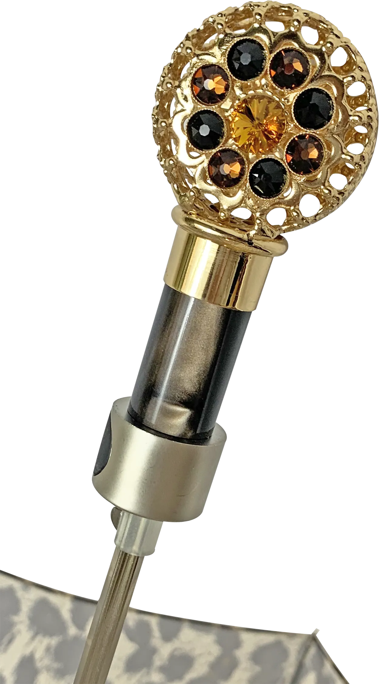 Elegant leopard design with filigree handle