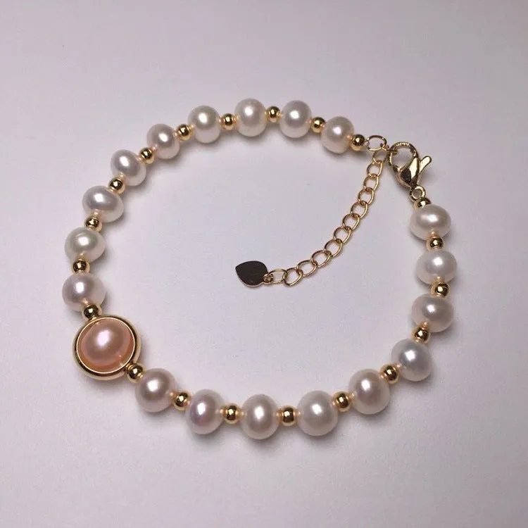 Elegant Pearl Bracelet With Transfer Bead Design