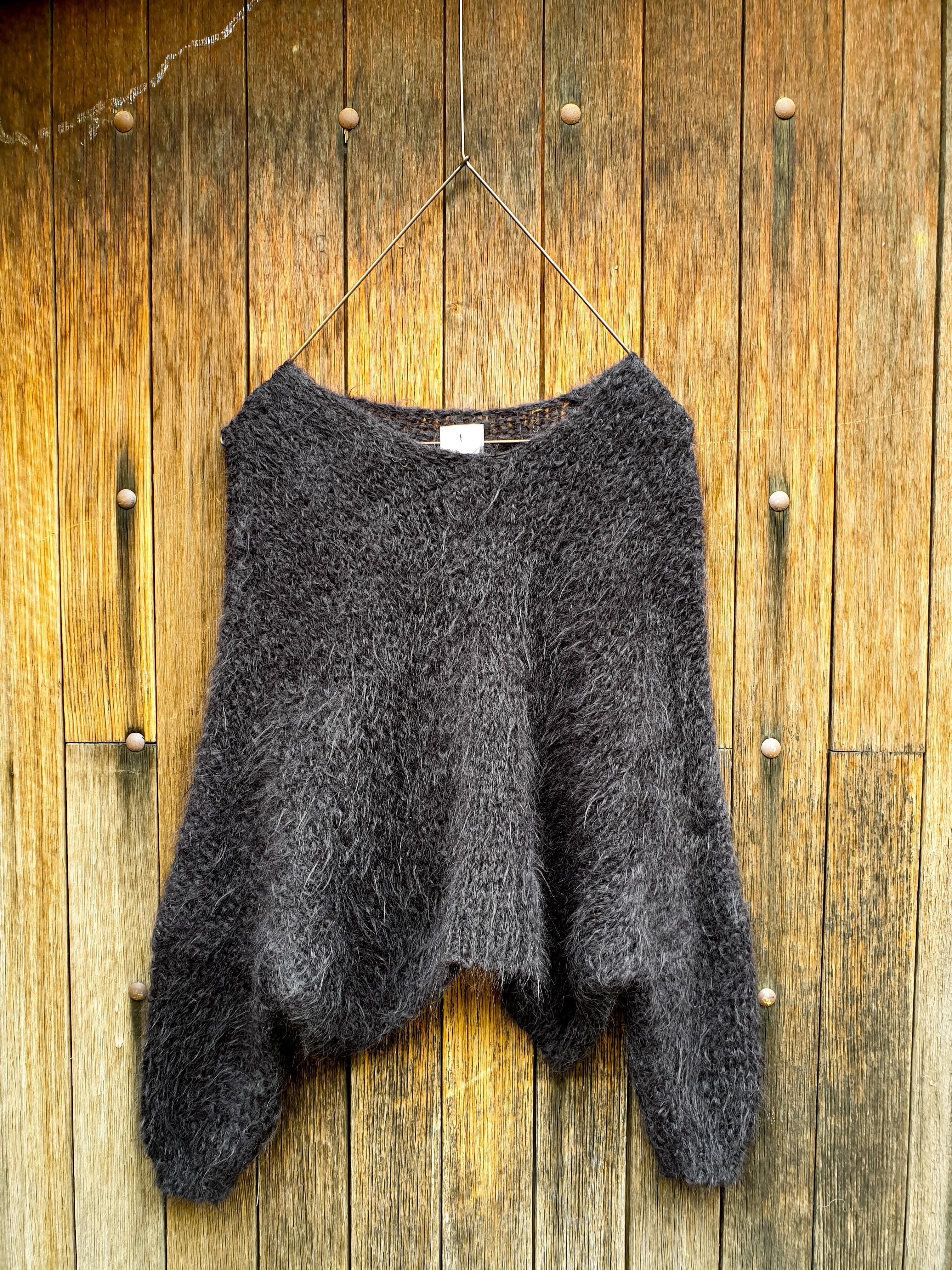 Hand knit batwing V neck sweater (Alpaca) - Silver