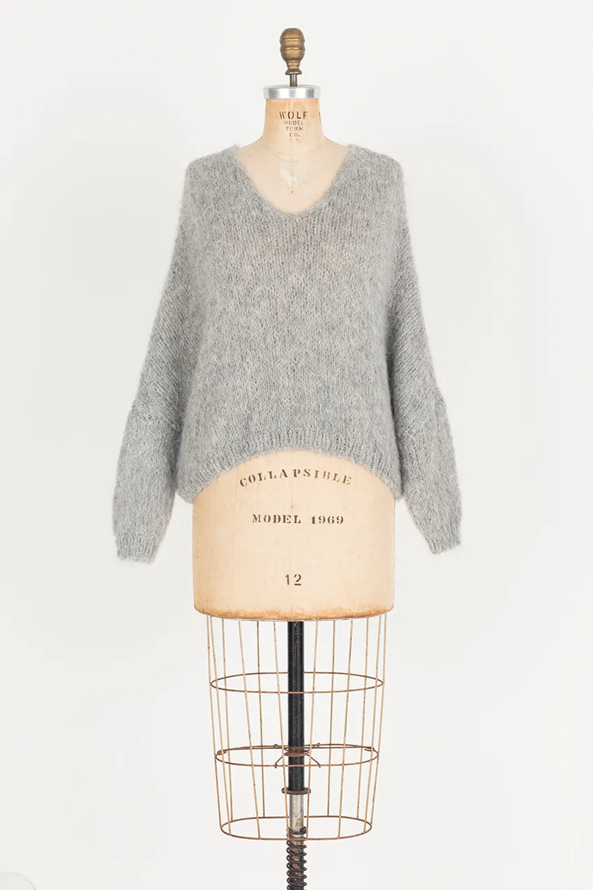 Hand knit batwing V neck sweater (Alpaca) - Silver