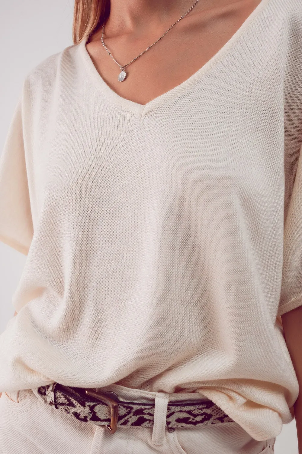 Short Sleeve Jumper in v Neck in Beige